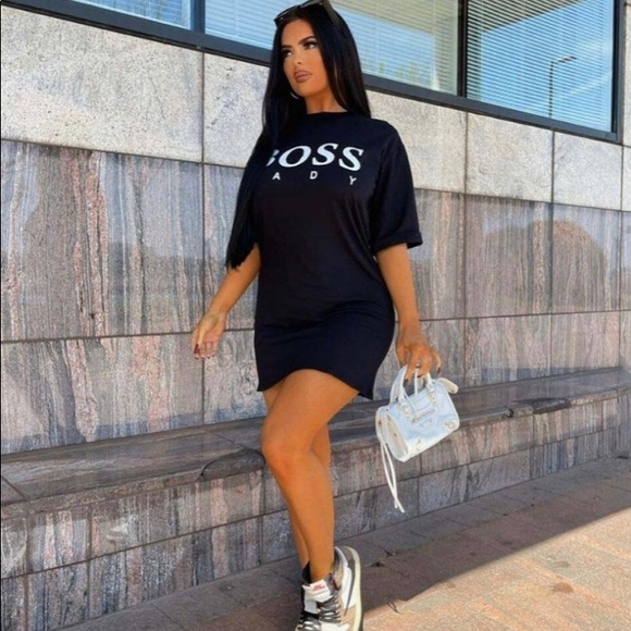 IT’S HERE!!! 🛍 BOSS TSHIRT DRESS - Picture 6 of 10
